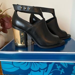 NWB - Seychelles Can You Hear Me Black Gold Plated Peep Toe Bootie - Black, 6.5